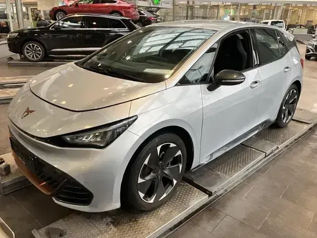 Second-hand Cupra Born 150 kW (204 CP) 2022 Argintiu Hatchback