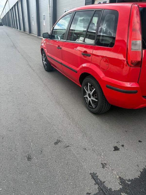 Gebraucht Ford Fusion 100 PS (73 kW) 2003 Rot Kleinwagen