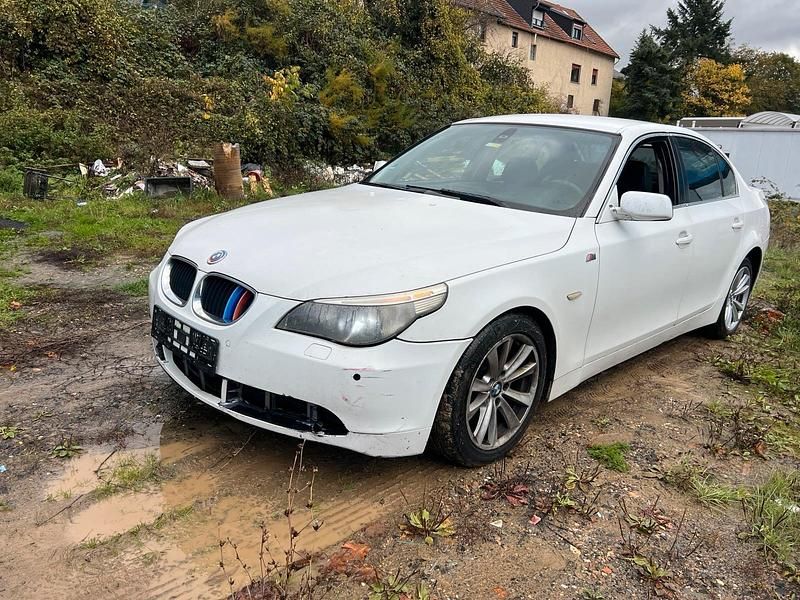 Weiß Gebraucht 2005 BMW 525 Limousine | 1.700 € (Superpreis) - Bild 1/4