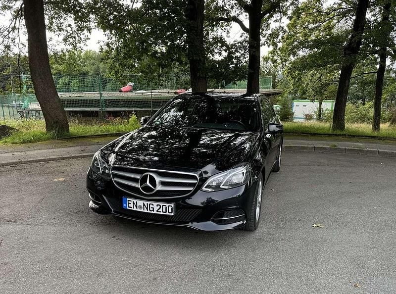 Gebraucht Mercedes E200 156 PS (114 kW) 2014 Schwarz Limousine