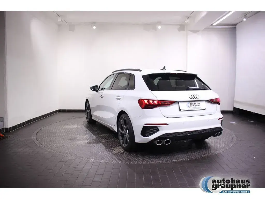 Gebraucht Audi S3 Basis 310 PS (228 kW) 2024 Weiss / gletscherweiss Limousine