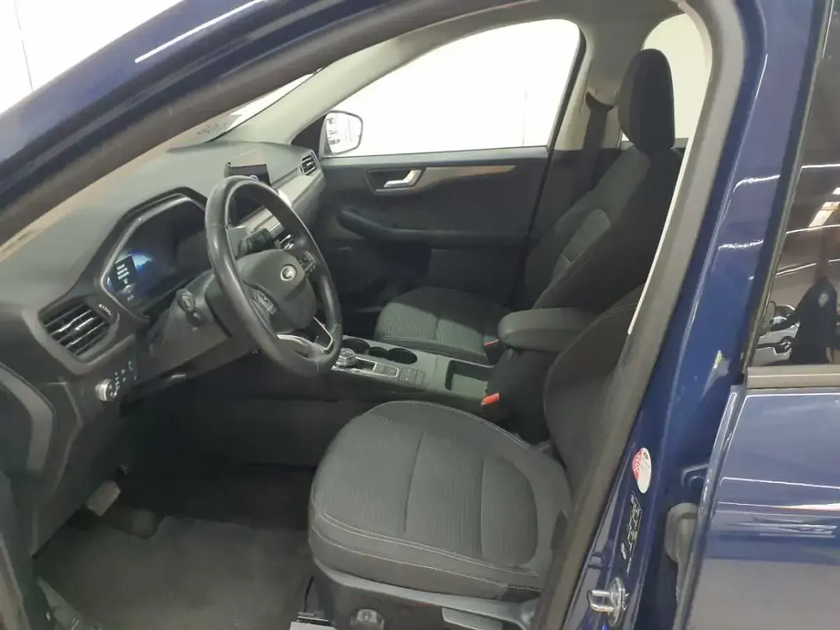 Usado Ford Kuga Titanium 190 HP (139 kW) 2021 Azul SUV