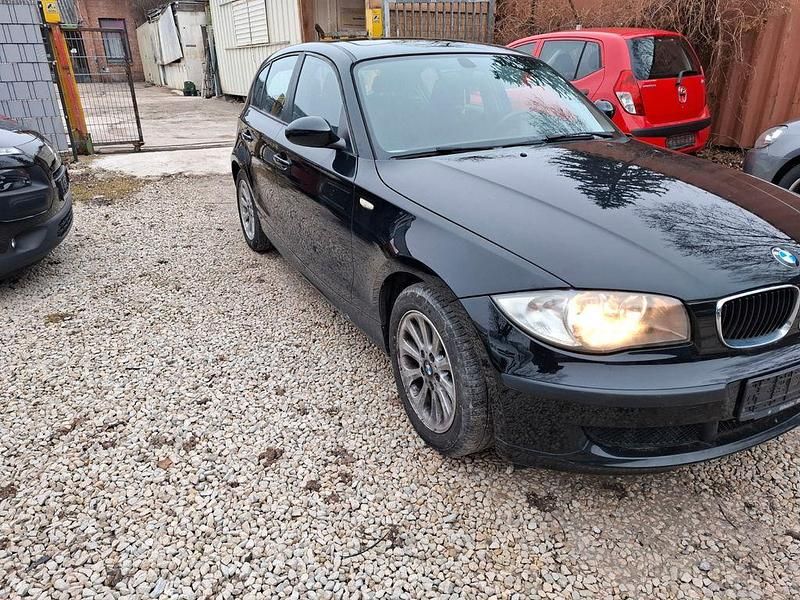 Gebraucht BMW 116 122 PS (89 kW) 2009 Schwarz Kleinwagen