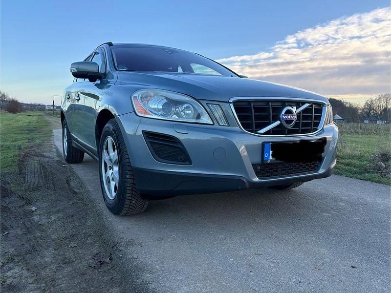 Blau Gebraucht 2011 Volvo XC60 Summum SUV | 6.800 € (Fairer Preis) - Bild 1/4