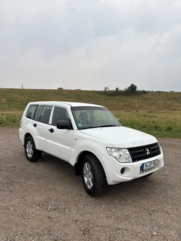 Gebraucht Mitsubishi Pajero 200 PS (147 kW) 2012 Weiß SUV