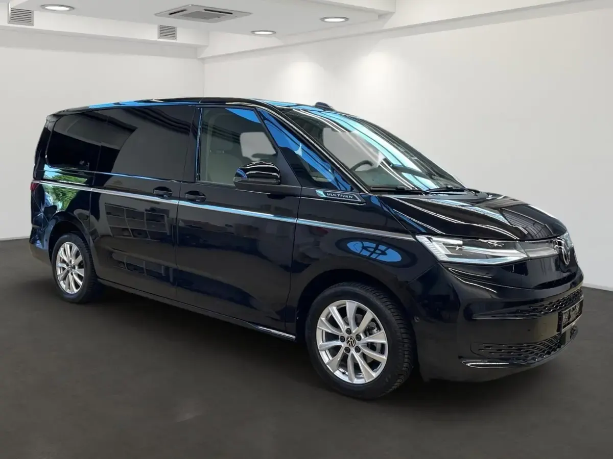 Gebraucht VW Multivan Style 150 PS (110 kW) 2025 Schwarz Van / Kleinbus