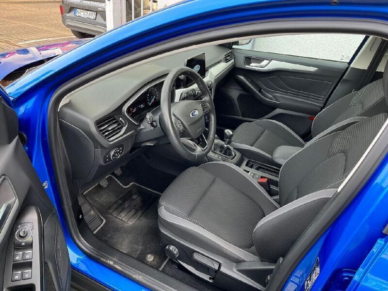 Gebraucht Ford Focus Cool & Connect 101 PS (74 kW) 2022 Dynamicblau metallic (metallic) Kombi