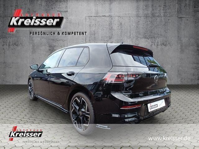Gebraucht VW Golf VIII R-line 150 PS (110 kW) 2025 Schwarz (grenadillschwarz metallic) Limousine