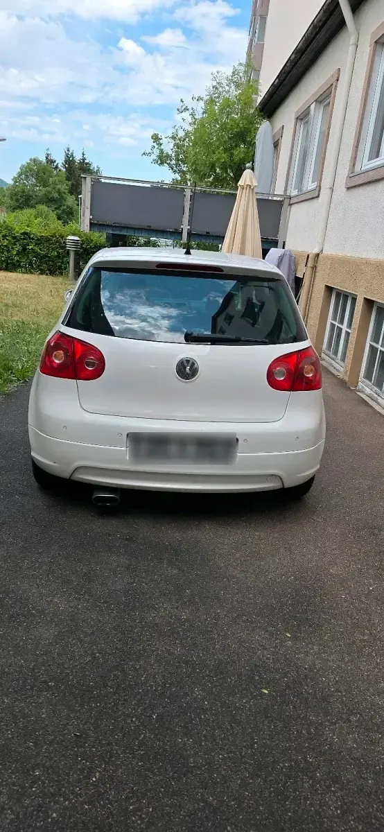 Gebraucht VW Golf V 80 PS (58 kW) 2008 Weiß Kleinwagen