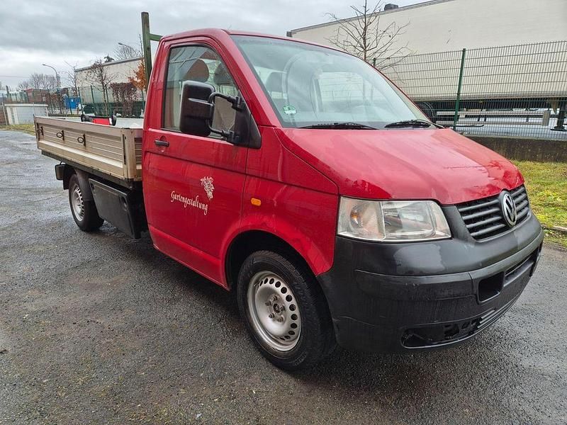 Second-hand VW Transporter 86 CP (63 kW) 2005 Roșu Van
