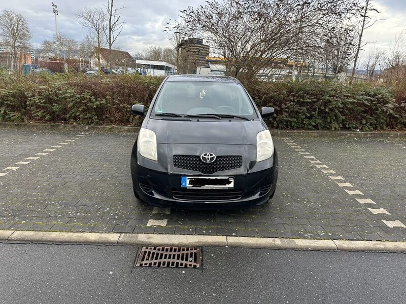 Schwarz Gebraucht 2006 Toyota Yaris Sol Limousine | 4.500 € (Fairer Preis) - Bild 1/4