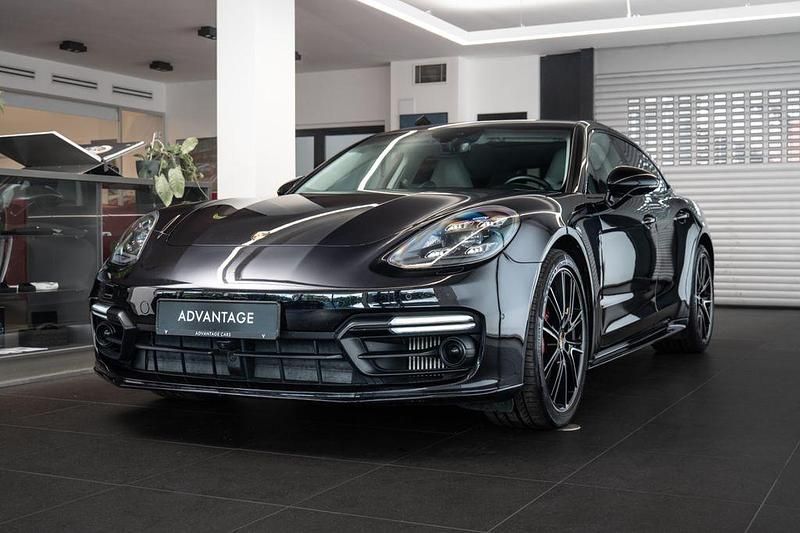 Schwarz Gebraucht 2018 Porsche Panamera Turbo Sport Turismo Limousine | 71.400 € (Fairer Preis) - Bild 1/4