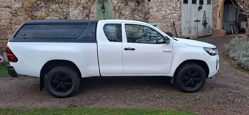 Gebraucht Toyota HiLux 150 PS (110 kW) 2021 Weiß Abholung