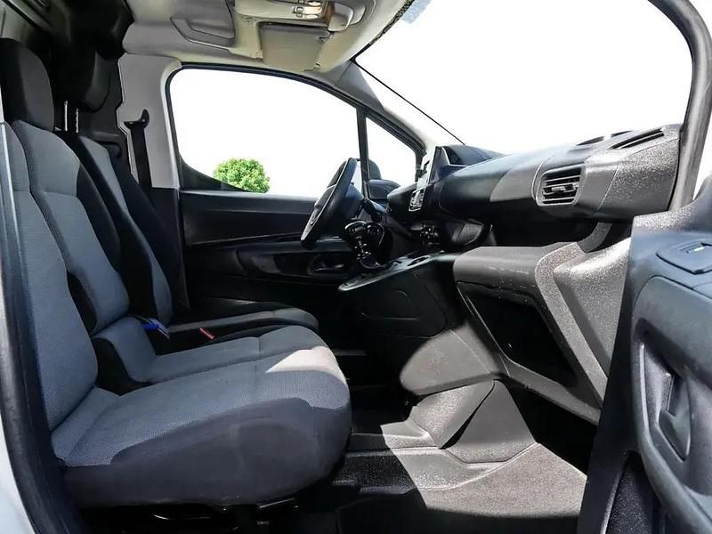 Gebraucht Peugeot Partner 110 PS (80 kW) 2020 Weiß Van / Kleinbus