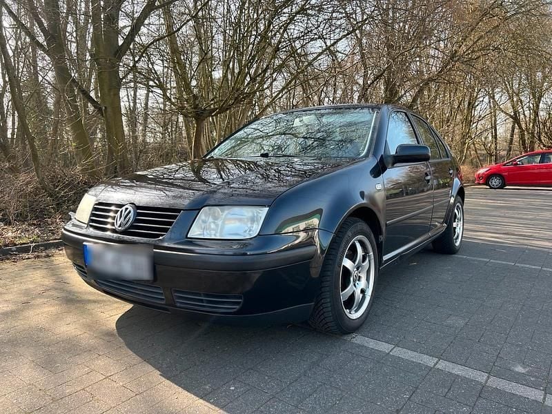 Schwarz Gebraucht 2000 VW Bora Limousine | 2.250 € (Fairer Preis) - Bild 1/4