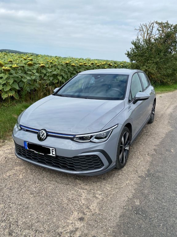 Grau Gebraucht 2021 VW Golf VIII GTE Limousine | 20.840 € (Superpreis) - Bild 1/4