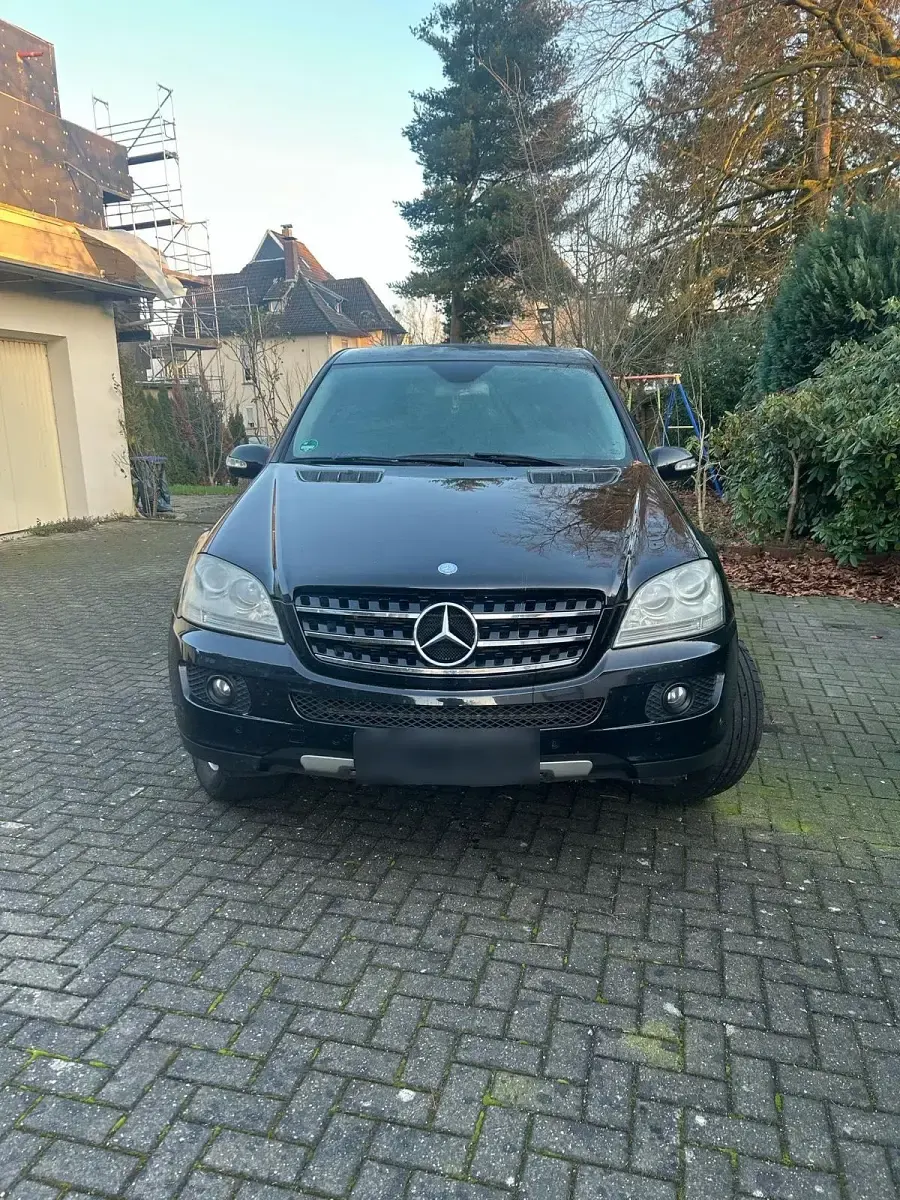 Gebraucht Mercedes ML320 224 PS (164 kW) 2005 Schwarz SUV