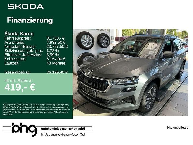 Grau Gebraucht 2023 Skoda Karoq Selection SUV | 31.730 € (Etwas zu teuer) - Bild 1/2