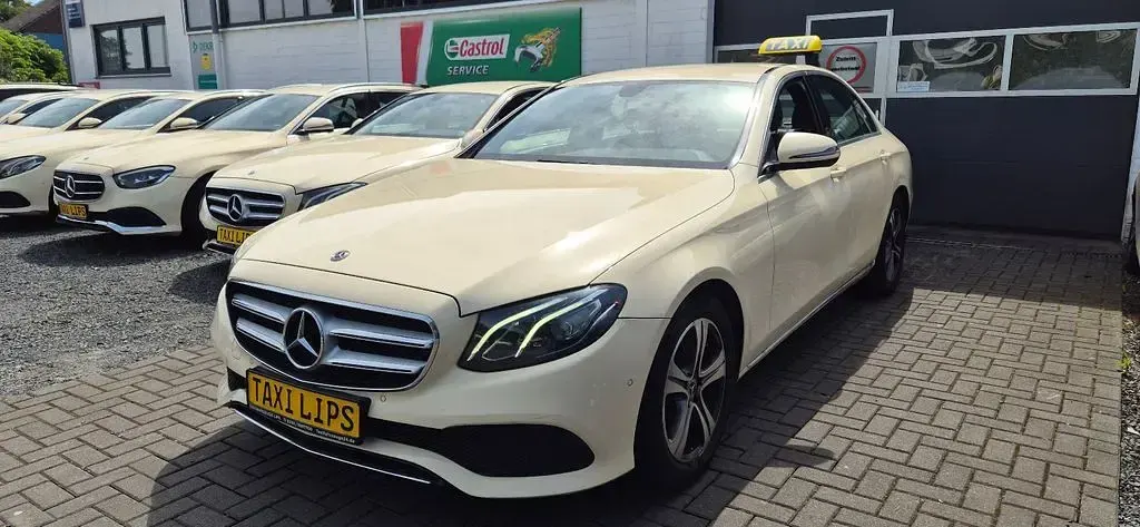 Gebraucht Mercedes E200 150 PS (110 kW) 2019 Hellelfenbein Limousine