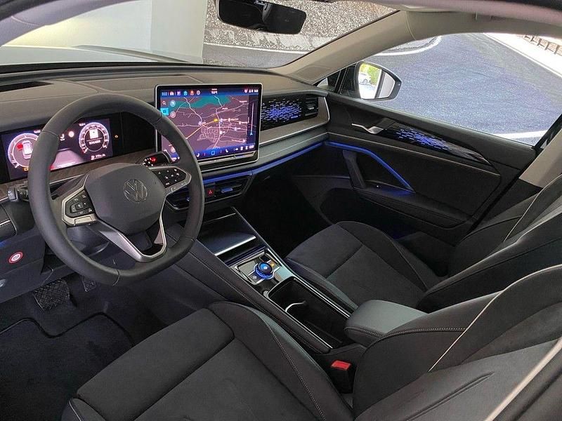 Gebraucht VW Tayron Elegance 193 PS (141 kW) 2025 Grenadillschwarz metallic SUV