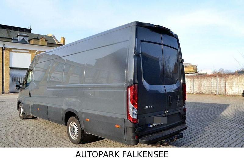 Gebraucht Iveco Daily 209 PS (153 kW) 2021 Grau Limousine