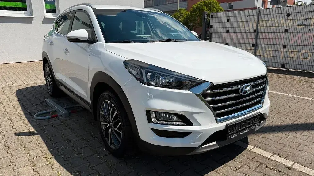 Gebraucht Hyundai Tucson Pure 177 PS (130 kW) 2019 Weiß SUV