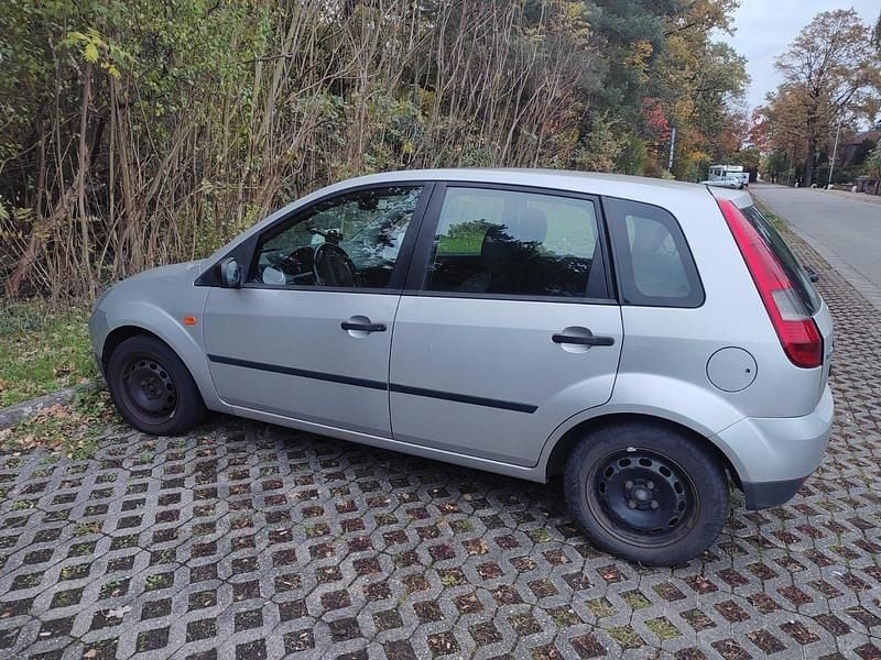 Silber Gebraucht 2004 Ford Fiesta Kleinwagen | 400 € (Superpreis) - Bild 1/4