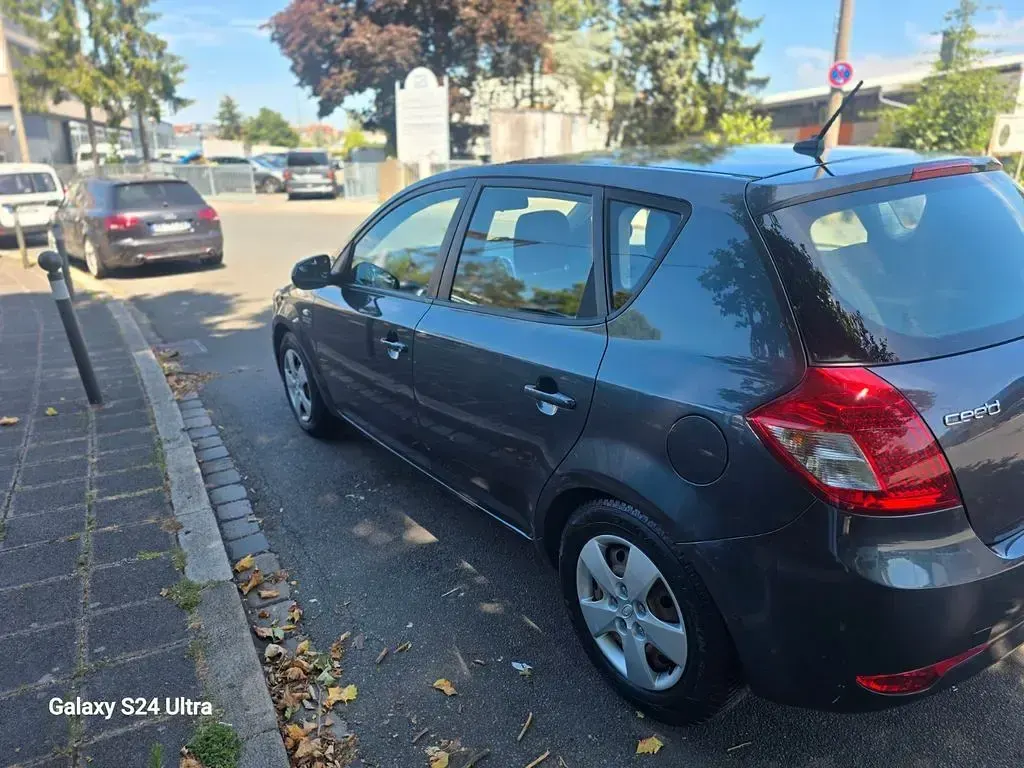 Gebraucht Kia Ceed 90 PS (66 kW) 2011 Grau Kleinwagen