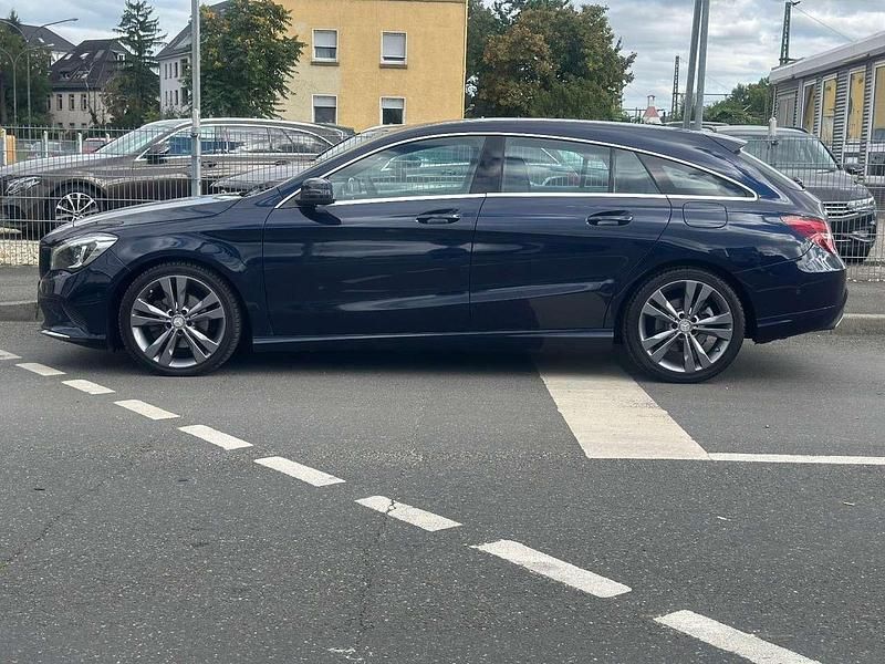 Gebraucht Mercedes CLA200 136 PS (100 kW) 2016 Blau Coupé