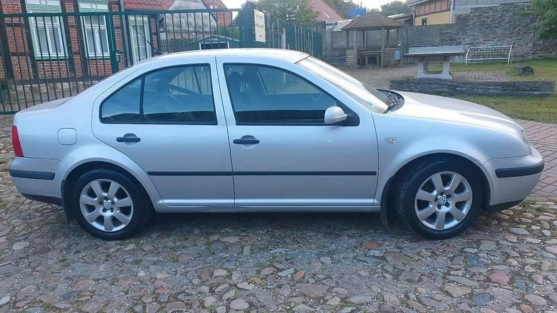 Silber Gebraucht 2002 VW Bora Limousine | 1.250 € (Guter Preis) - Bild 1/4
