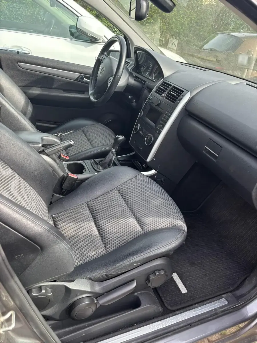 Gebraucht Mercedes A160 95 PS (69 kW) 2010 Grau Kleinwagen
