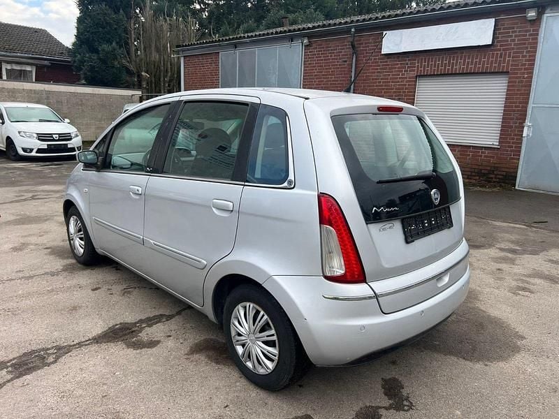Gebraucht Lancia Musa 95 PS (69 kW) 2008 Silber Van / Kleinbus