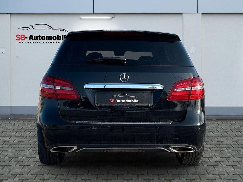 Gebraucht Mercedes B200 156 PS (114 kW) 2018 Kosmosschwarz  metalliclack Van / Kleinbus