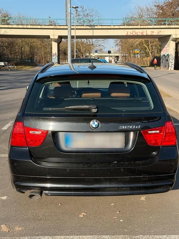 Gebraucht BMW 320 Exclusive 184 PS (135 kW) 2011 Schwarz Kombi