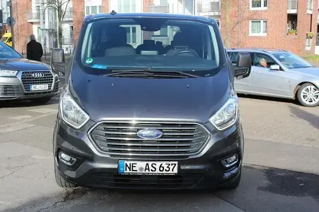 Gebraucht Ford Tourneo Custom Titanium 131 PS (96 kW) 2020 Grau Van