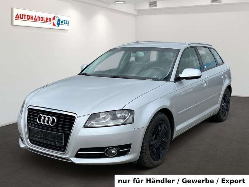 Silber Gebraucht 2011 Audi A3 Sportback Ambiente Limousine | 4.399 € (Superpreis) - Bild 1/3