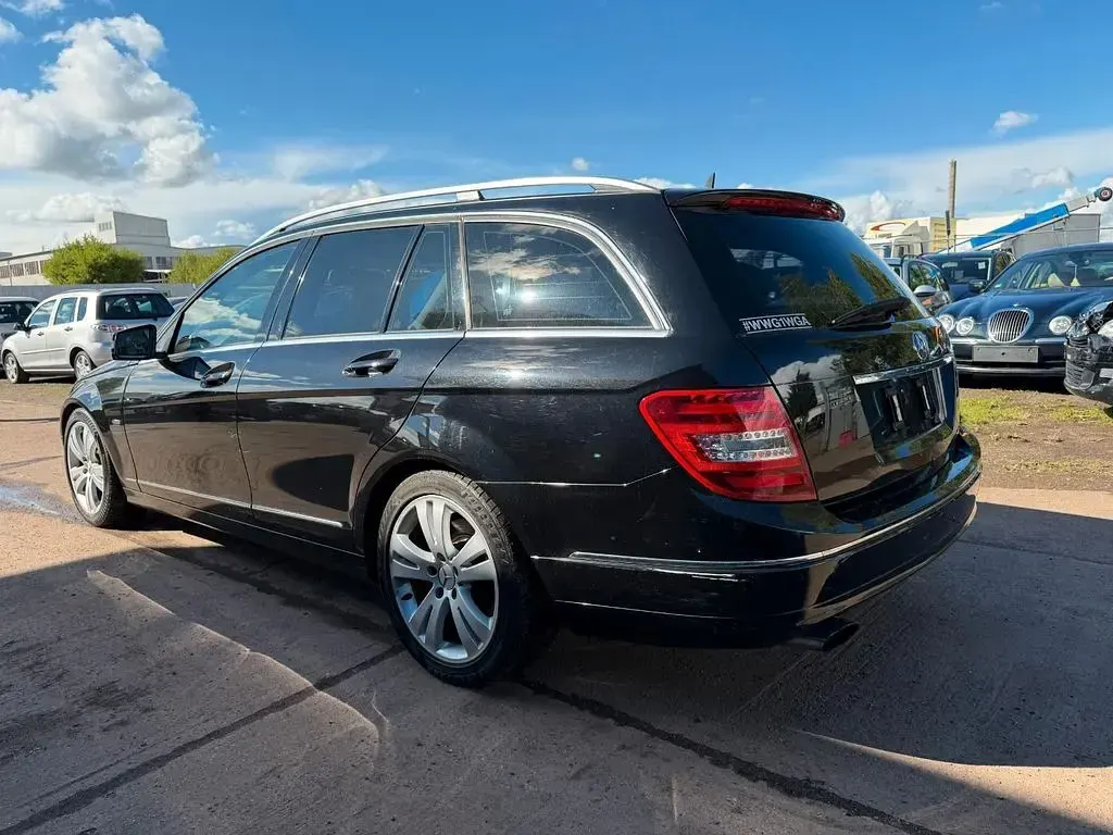 Gebraucht Mercedes C220 170 PS (125 kW) 2009 Schwarz Kombi