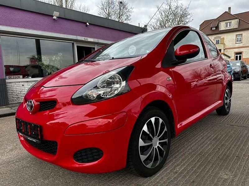 Gebraucht Toyota Aygo Cool 68 PS (50 kW) 2010 Rot Kleinwagen