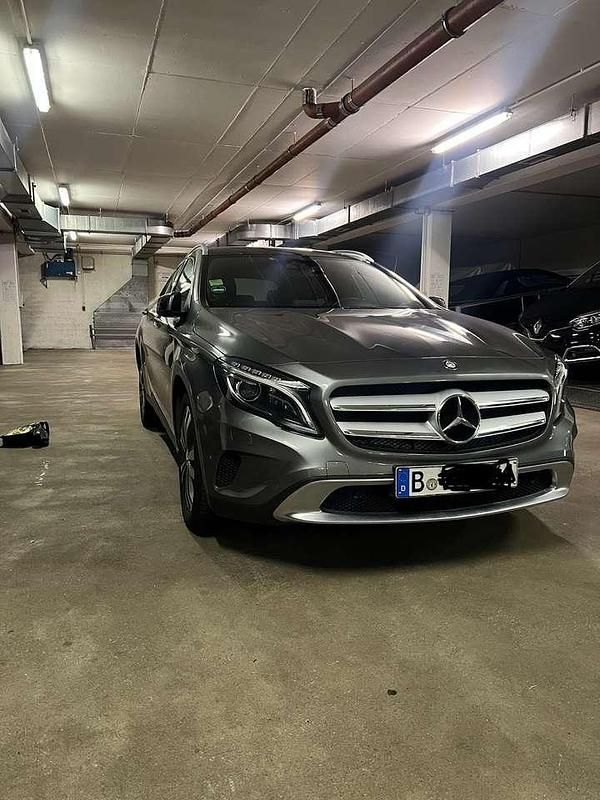 Gebraucht Mercedes GLA200 136 PS (100 kW) 2015 Grau SUV