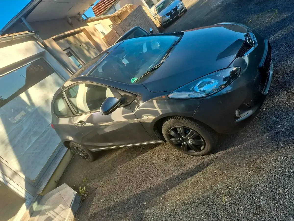 Gebraucht Mazda 2 85 PS (62 kW) 2009 Grau Kleinwagen