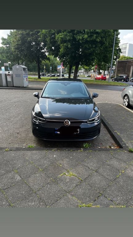 Grau Gebraucht 2020 VW Golf VII Life Limousine | 15.500 € (Superpreis) - Bild 1/4