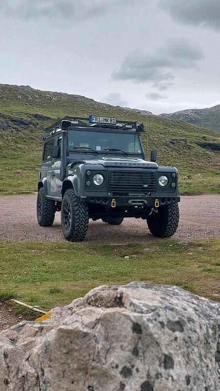 Grau Gebraucht 2015 Land Rover Defender SUV | 59.500 € - Bild 1/4