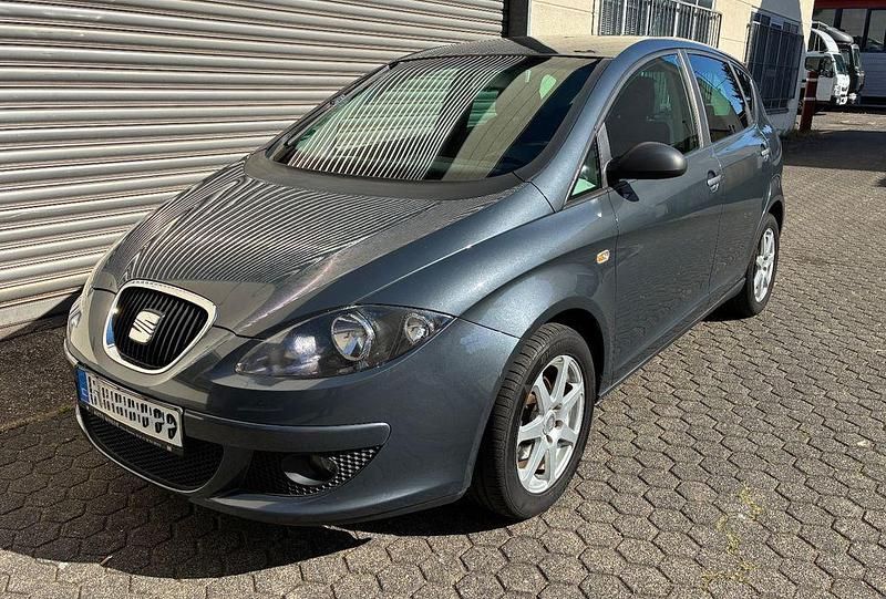 Grau Gebraucht 2007 Seat Altea Van / Kleinbus | 2.600 € (Guter Preis) - Bild 1/4