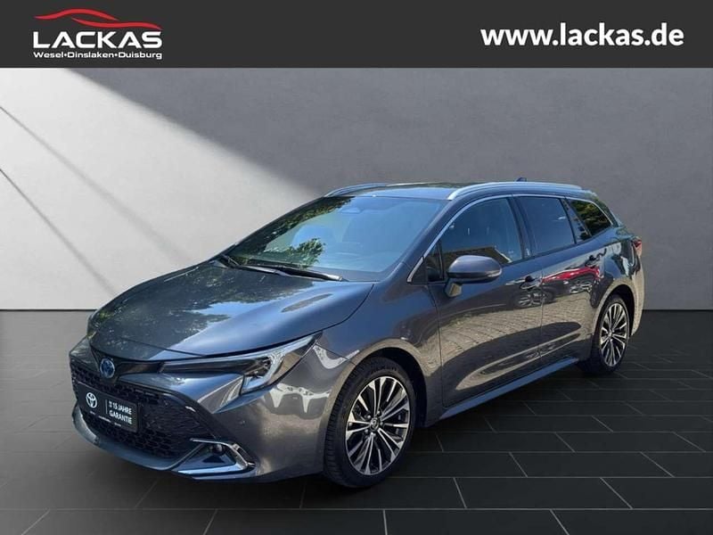 Grey metallic Gebraucht 2024 Toyota Corolla Team Kombi | 27.490 € (Fairer Preis) - Bild 1/4