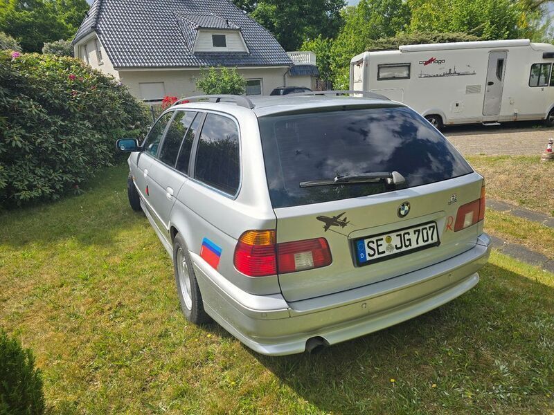 Silber Gebraucht 2001 BMW 520 Kombi | 3.900 € (Teuer) - Bild 1/4