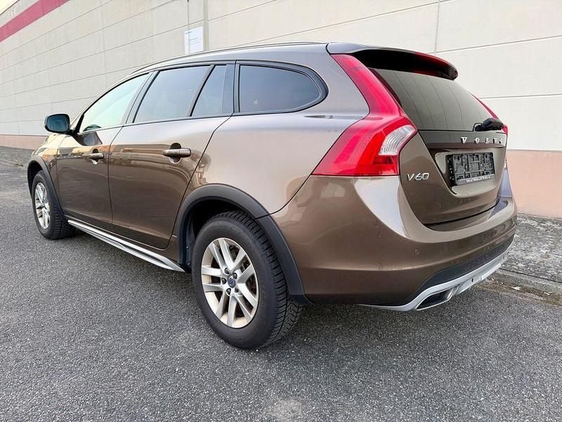 Gebraucht Volvo V60 CC Kinetic 150 PS (110 kW) 2016 Braun Kombi