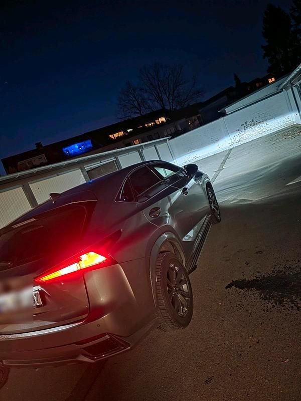 Gebraucht Lexus NX300h Sport Line 193 PS (141 kW) 2018 Silber SUV