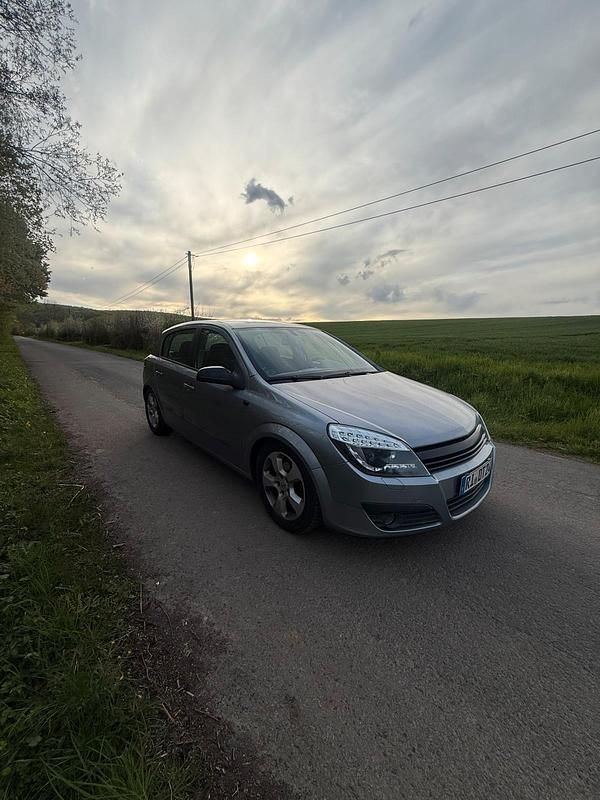 Usata Opel Astra 129 CV (94 kW) 2004 Andere farben Utilitaria