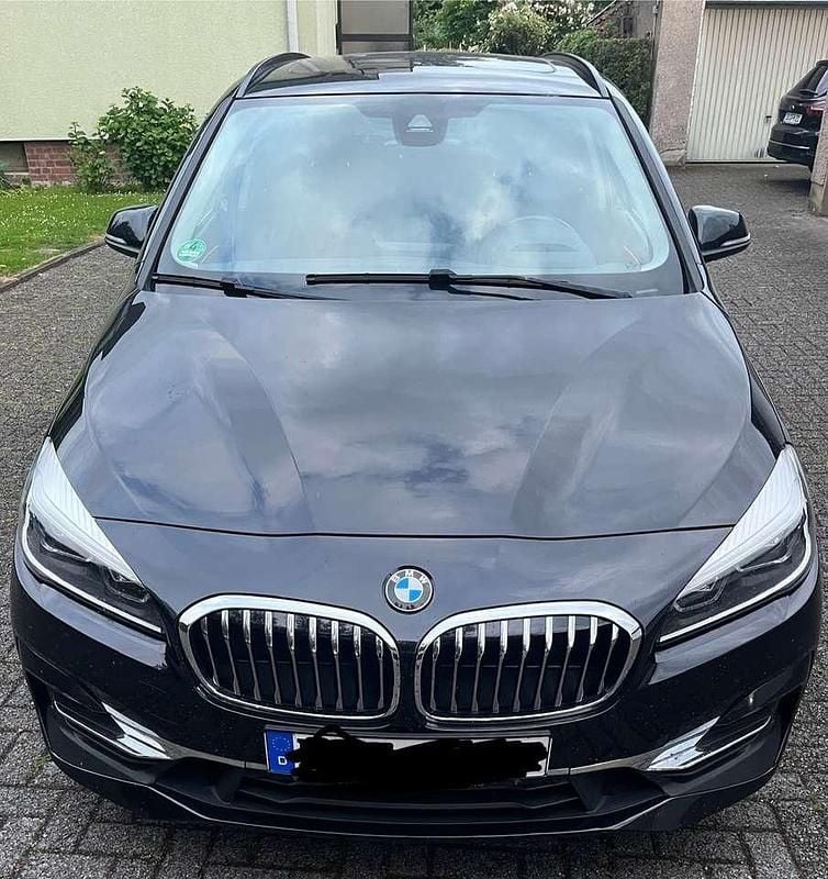 Schwarz Gebraucht 2018 BMW 220 Luxury Line Van / Kleinbus | 17.400 € (Guter Preis) - Bild 1/4