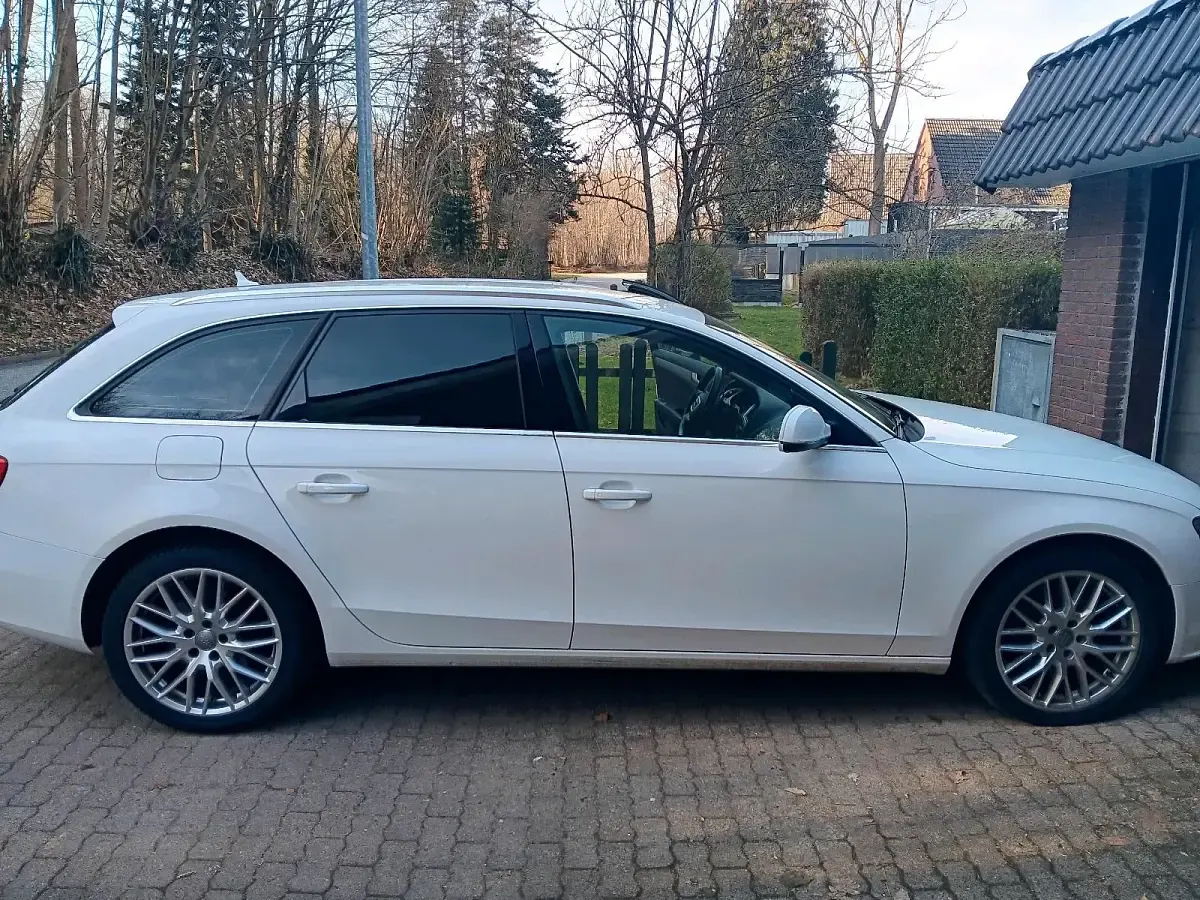 Gebraucht Audi A4 150 PS (110 kW) 2012 Schwarz Kombi
